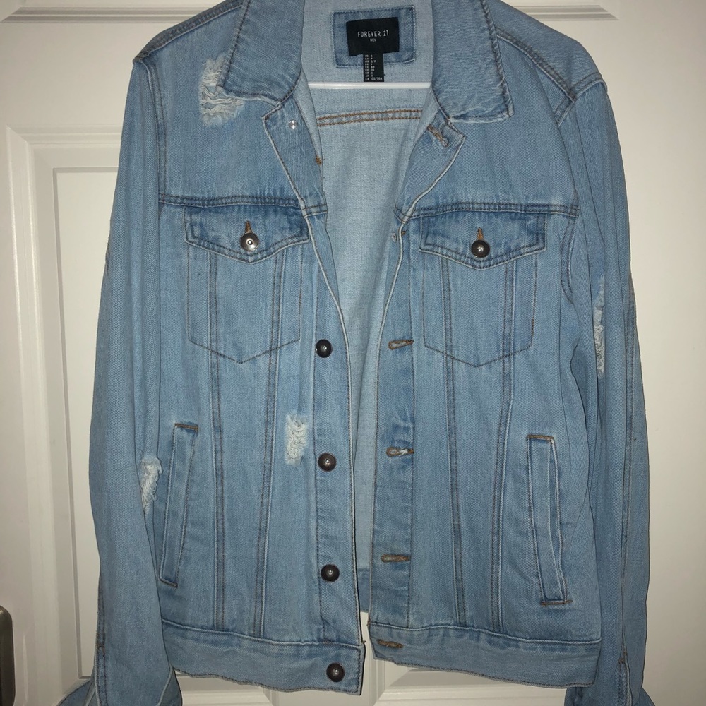 NEVER WORN DISTRESSED DENMIN JACKET